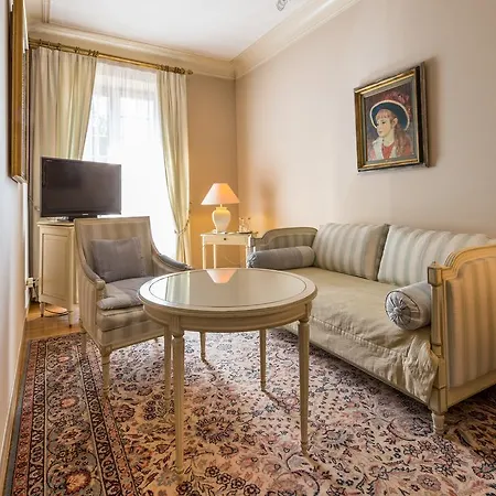 فندق De La Pommeraie By Popinns 4*