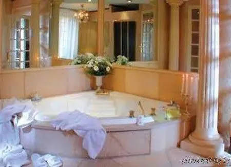 فندق De La Pommeraie By Popinns 4*